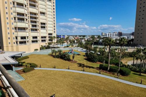 Edgewater Beach Resort 605 in Destin, USA