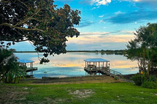 Red Beach Lake Escape