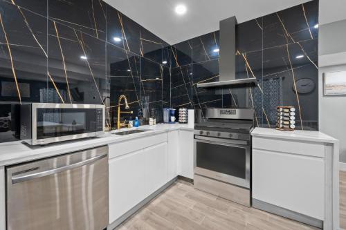 Modern Studio Retreat with Free Park near พิพิธภัณฑ์วิจิตรศิลป์ฮูสตัน