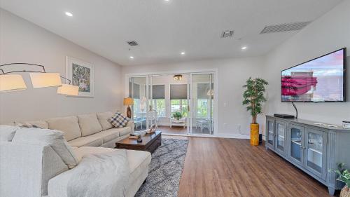 Sunshine Cottage at Cedars in Longboat Key, USA
