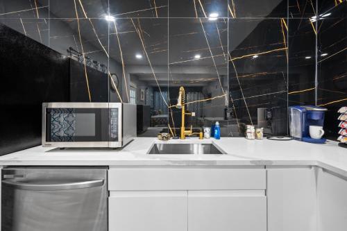 Modern Studio Retreat with Free Park near พิพิธภัณฑ์วิจิตรศิลป์ฮูสตัน