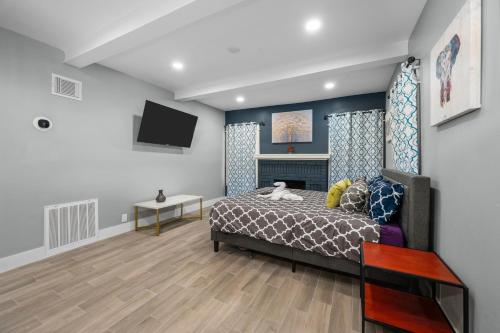 Modern Studio Retreat with Free Park in Houston, USA