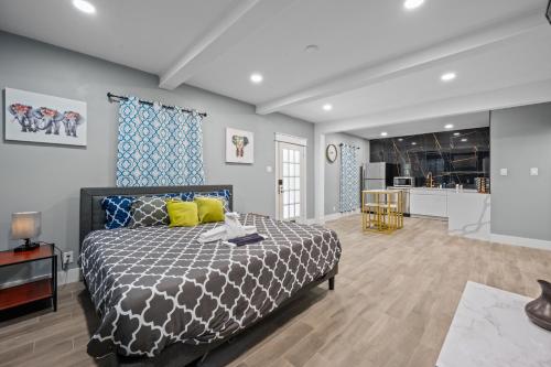 Modern Studio Retreat with Free Park near พิพิธภัณฑ์วิจิตรศิลป์ฮูสตัน
