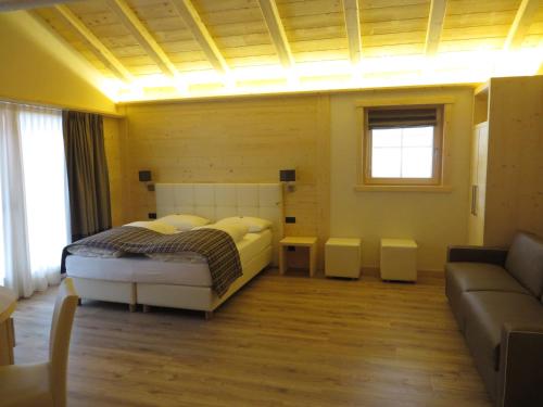 Junior Suite with Balcony image 7