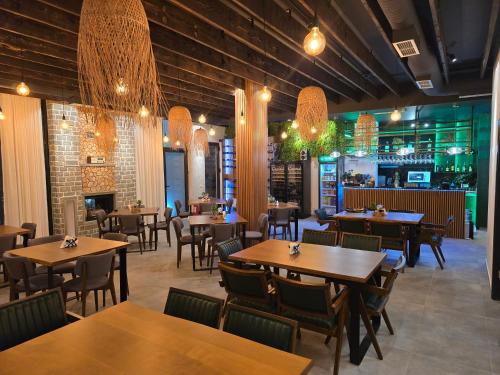 Restaurante, TOSKA Farm in Divjake