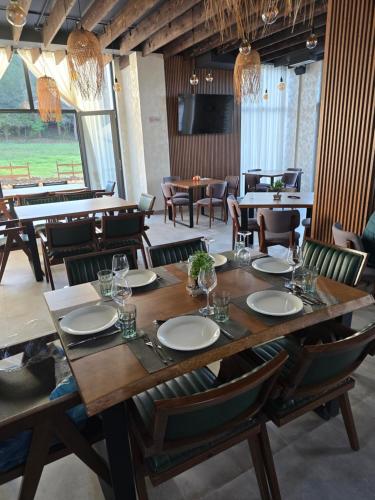 Restaurante, TOSKA Farm in Divjake