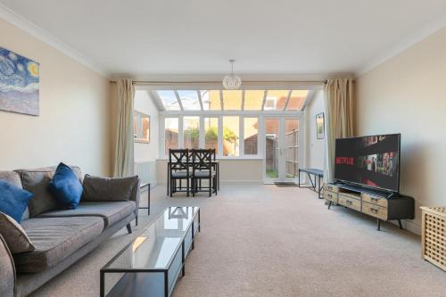 4Bed House Redhill Train Station in Reigate