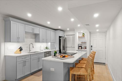 Serenity Shores Renovated Top Floor Condo w Stunning Ocean Views in New Smyrna Beach, USA