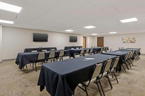 Best Western Plus Waterloo & Cedar Falls – Waterloo, IA