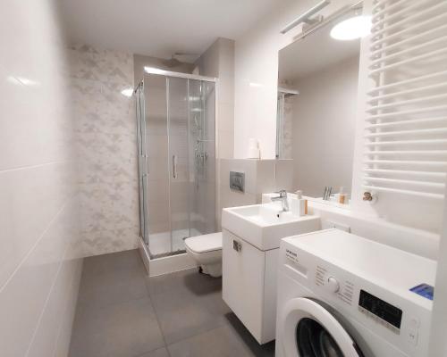 Modern City Square Apartment with Balcony, Breslau (Foto 6)