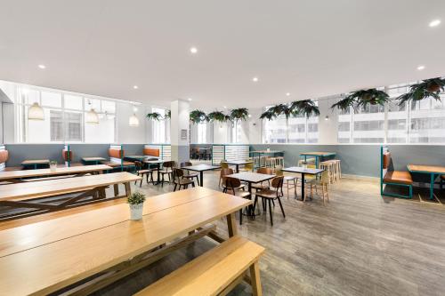 Food and beverages, YHA Sydney Central in Sydney