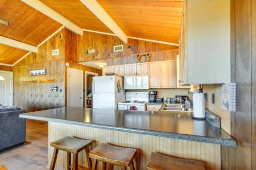 Mountain Views Await about Gatlinburg Cabin with Hot Tub! - image 13