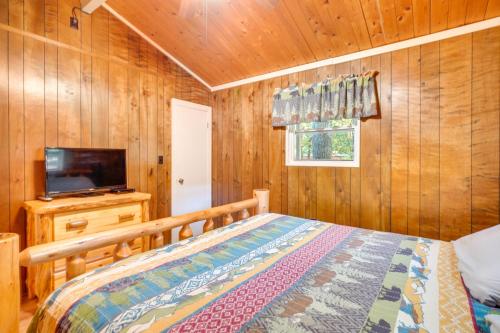Mountain Views Await about Gatlinburg Cabin with Hot Tub! - image 14