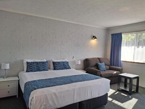 Blue Diamond Motor Inn Room Type - Deluxe King Room