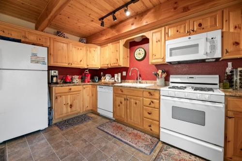 Magic Mountain - Three bedroom log cabin located in a quiet neighborhood!, Sugarloaf (fotografie 7)