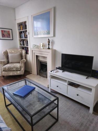 Dean Village Cottage - image 6