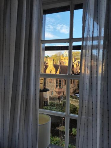 Dean Village Cottage - image 14