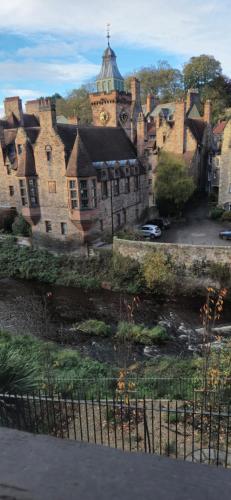 Dean Village Cottage - image 8