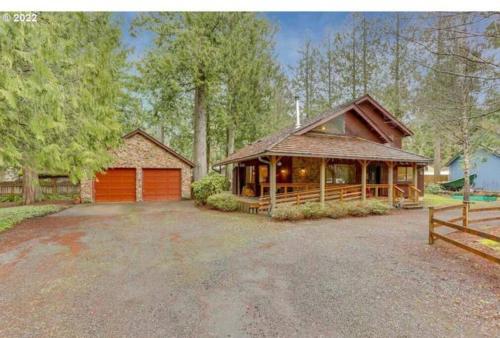 Alpine Cabin, Rhododendron