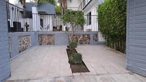 Villa LLena de Vida Vista al Lago Alberca Climatizada y Dos Jacuzys in Chantepec, Mexico