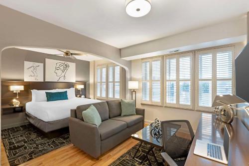 2 king beds, 1 sofa bed