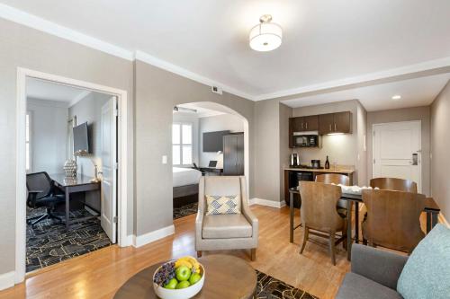 2 bedrooms, 3 beds