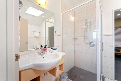 Heart of Taupo - Apartment - By Town & Lake - image 4
