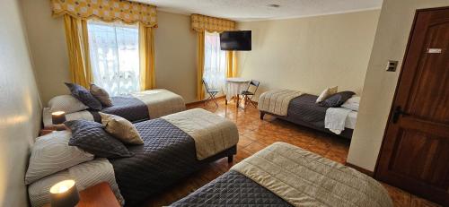 Family Room image 4
