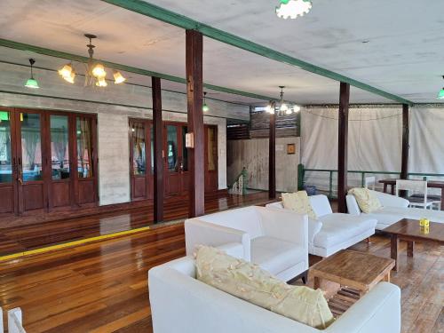 Baanrak Amphawa in Amphawa