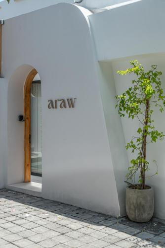 Villa Araw - Outstanding 2BR Villa - Prime Location in Canggu - image 5