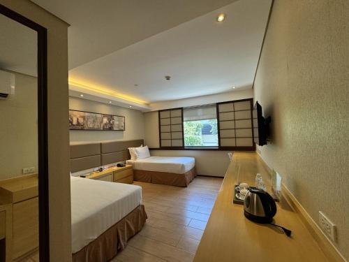 room detail thumbnail 1