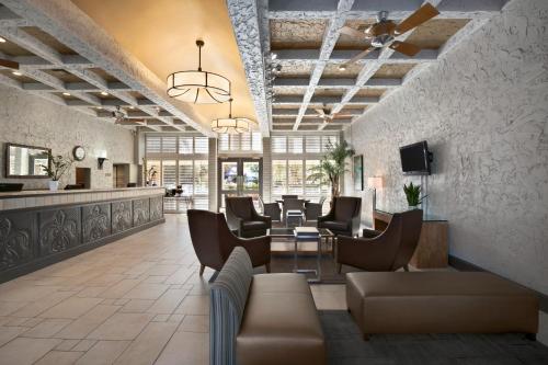 Embassy Suites by Hilton Phoenix Airport