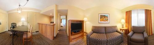 Embassy Suites by Hilton Phoenix Airport