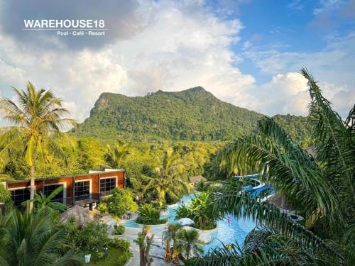 . Warehouse18 Pool Cafe Resort