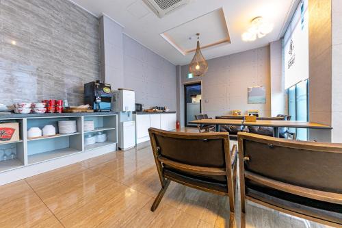 Yeosu STAY Business Hotel in Dongmun-dong