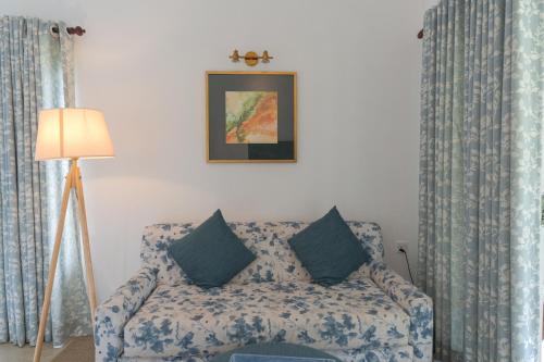 Two-Bedroom Bungalow with Lake View image 4