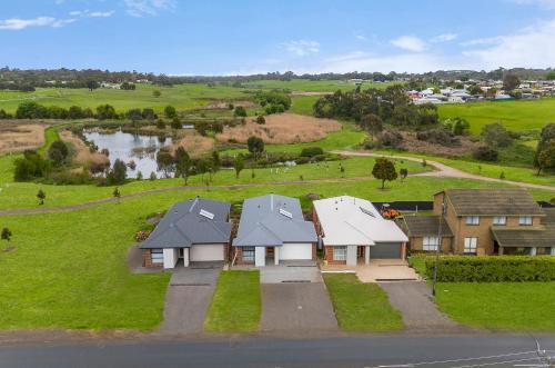 Morview Holiday Homes-Giraffe photo 4