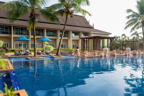 Peldbaseins, Radisson Blu Plaza Resort & Convention Centre Karjat in Karjata