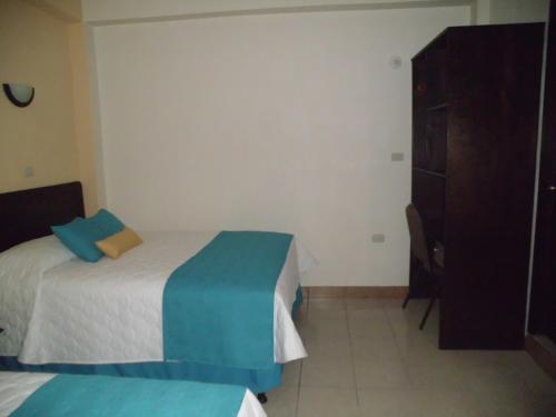 2 twin beds