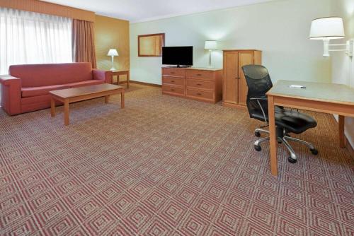 La Quinta Inn & Suites by Wyndham Salt Lake City Layton - image 12