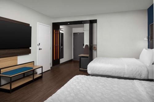 Queen Room with Two Queen Beds - Mobility Access