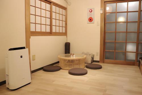 Spacious Modern Japanese-Style 3BR House Walk to Tenma Izakaya Area Direct Access to Umeda & Namba