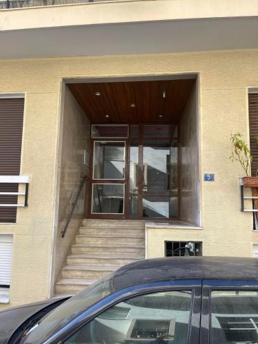 One-Bedroom Apartment image 1