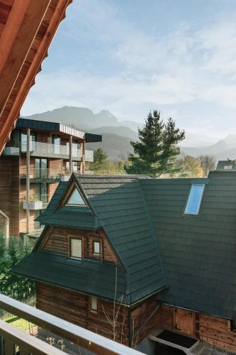 One-Bedroom Apartment with Balcony and Mountain View