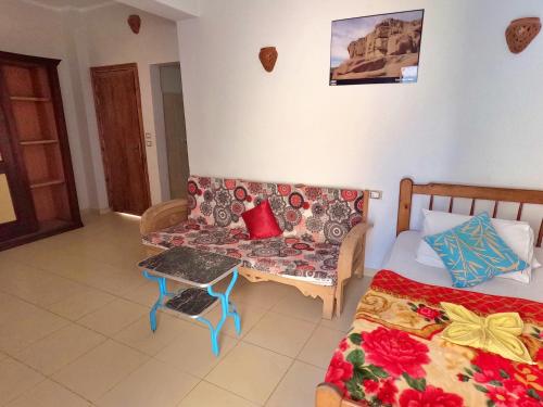 1 twin bed, 1 sofa bed