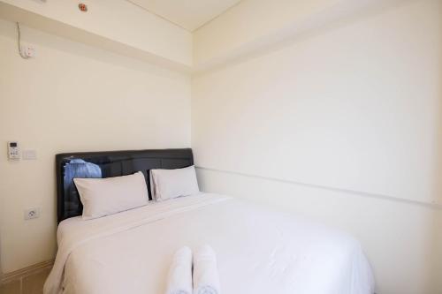 Cozy 2BR at Meikarta Apartment By Travelio, Чикаранг