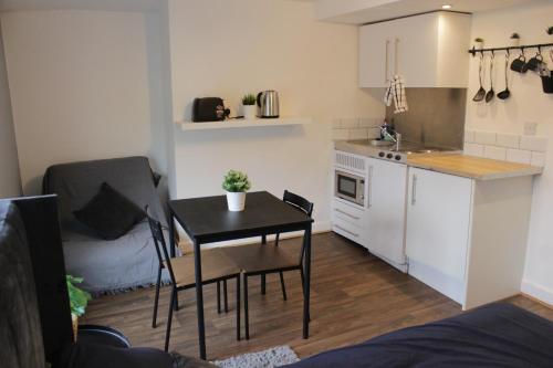 Superb Studio Flats in City Centre - image 2