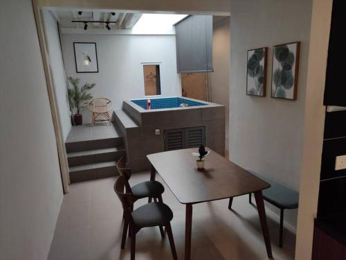 ใHeritage Houseใ4BR โขDipPool โขTown-StreetArt 45