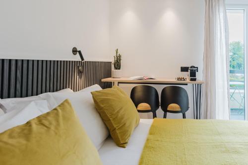 One-Bedroom Apartment with Balcony