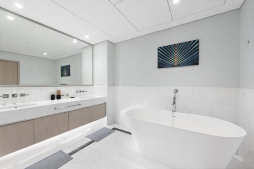 Stunning 1-BR Apartment In Heart Of The Palm - image 3